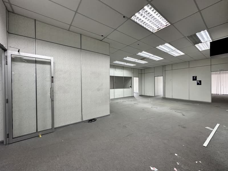 Shop / Office for Sale in Bukit Jelutong (Shah Alam) - Khairil Anwar Sirajudin - Interior - PropertyGuru.com.my