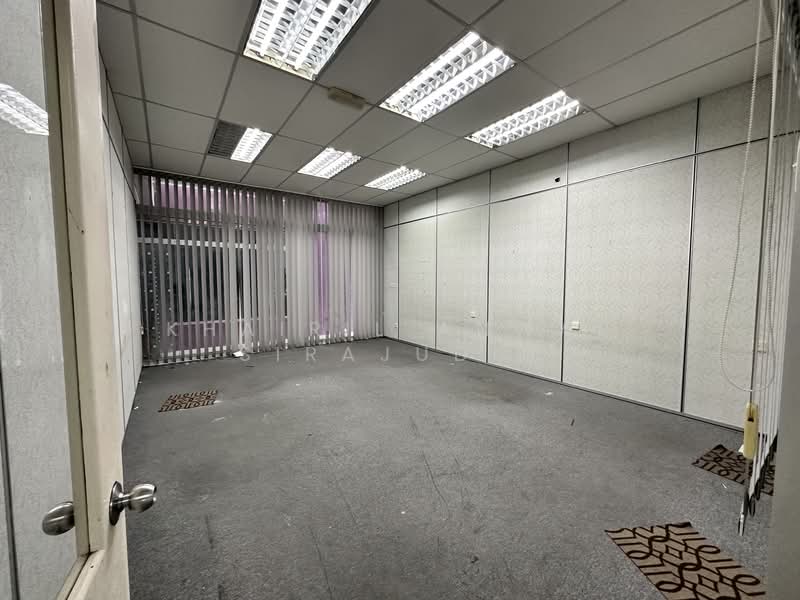 Shop / Office for Sale in Bukit Jelutong (Shah Alam) - Khairil Anwar Sirajudin - Interior - PropertyGuru.com.my