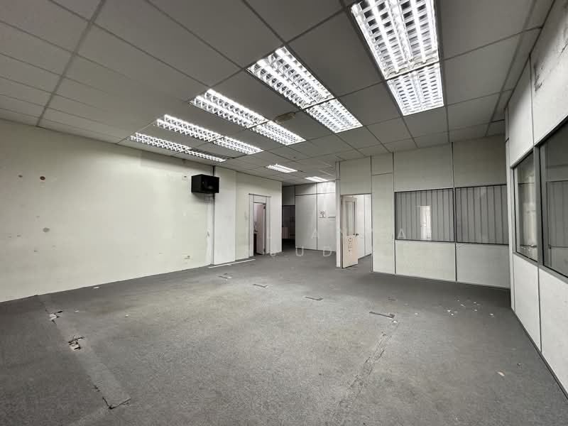 Shop / Office for Sale in Bukit Jelutong (Shah Alam) - Khairil Anwar Sirajudin - Interior - PropertyGuru.com.my