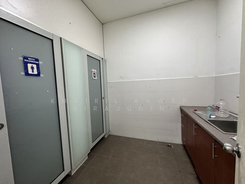 Shop / Office for Sale in Bukit Jelutong (Shah Alam) - Khairil Anwar Sirajudin - Bathroom - PropertyGuru.com.my