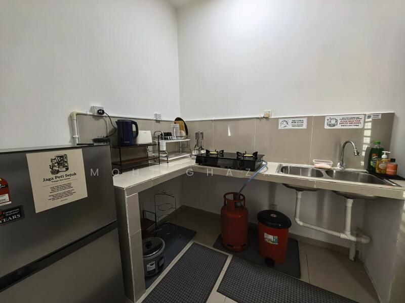 Taman Saujana KLIA untuk Untuk Disewa - RM 2,600 /bulan, Feb 2026 - Kitchen - PropertyGuru.com.my