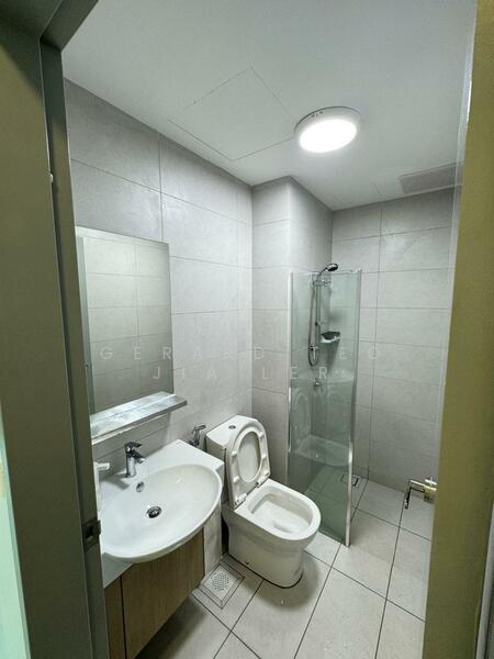 Sinaran @ Utropolis untuk Untuk Disewa - RM 1,900 /bulan, Mac 2026 - Bathroom - PropertyGuru.com.my
