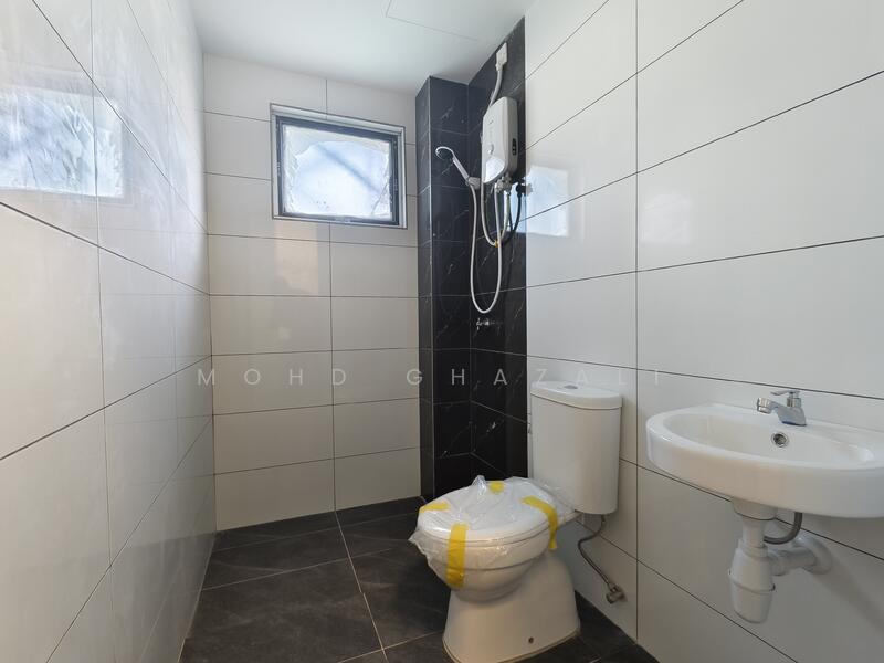 Vista Sungai Ramal untuk Untuk Dijual - RM 321,000, Feb 2026 - Bathroom - PropertyGuru.com.my