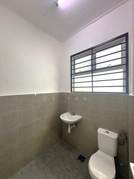 Taman Bukit Tiram untuk Untuk Dijual - RM 768,000, Mac 2026 - Bathroom - PropertyGuru.com.my