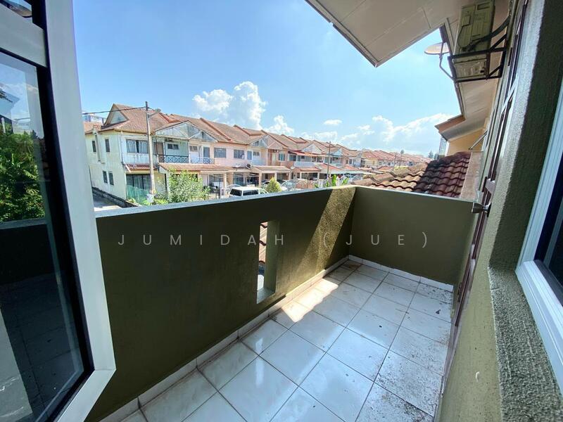 Terraced House for Sale in Kajang (Selangor) - JUMIDAH (JUE) - Balcony - PropertyGuru.com.my