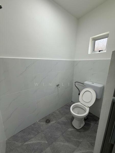 2-storey Terraced House for Sale in Simpang Renggam (Johor) - Win Lim - Bathroom - PropertyGuru.com.my