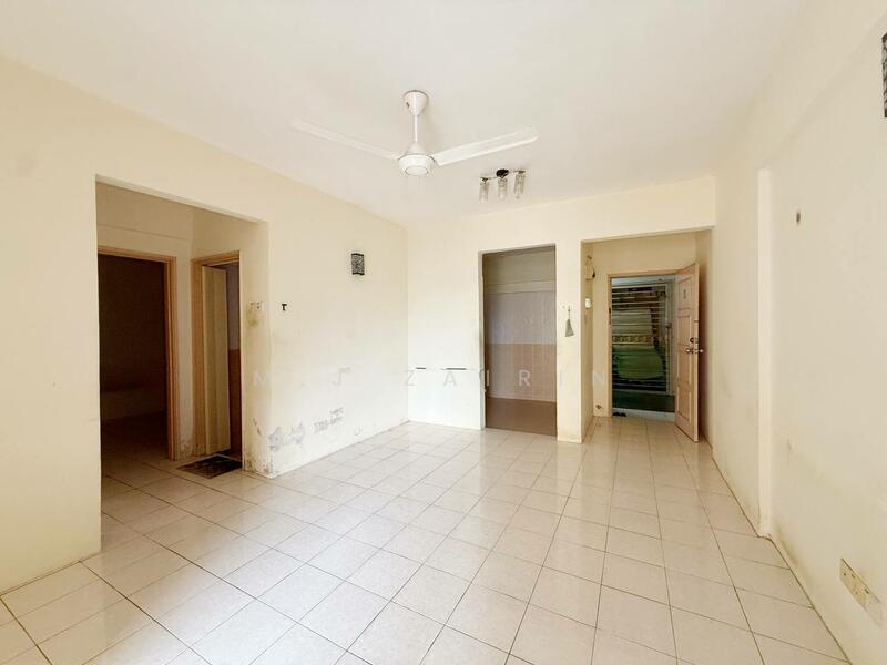Apartment for Sale at Pangsapuri Permai Puteri - M.J Zairin - Living Room - PropertyGuru.com.my