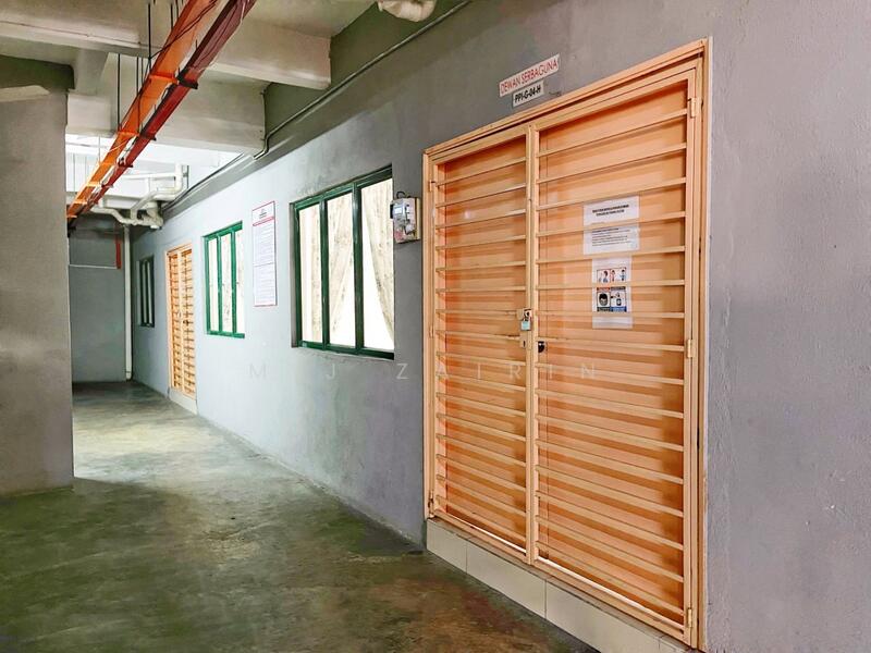 Apartment for Sale at Pangsapuri Permai Puteri - M.J Zairin - Corridor - PropertyGuru.com.my