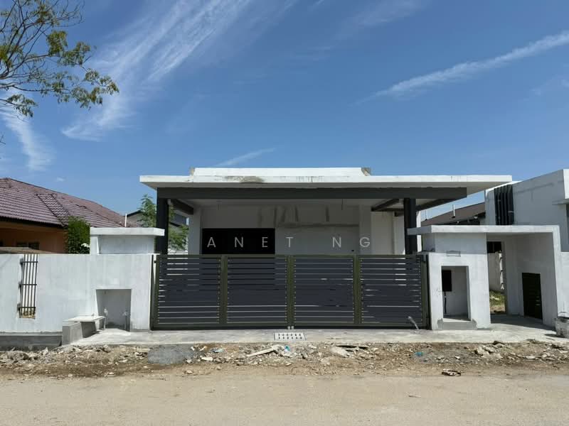 Bungalow for Sale in Bandar Mahkota Banting (Tanjong Duabelas) - Janet Ng - Exterior - PropertyGuru.com.my
