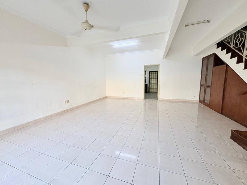Subang Bestari untuk Untuk Dijual - RM 570,000, Mac 2026 - Living Room - PropertyGuru.com.my