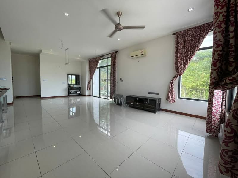 Semi-Detached House for Sale in Seri Kembangan (Selangor) - JUMIDAH (JUE) - Living Room - PropertyGuru.com.my