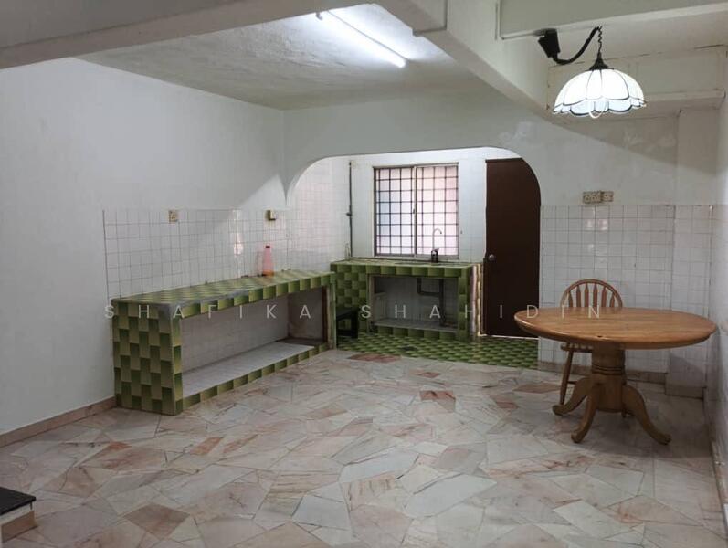 3-storey Terraced House for Sale in Taman Sri Muda (Shah Alam) - Shafika Shahidin - Kitchen - PropertyGuru.com.my