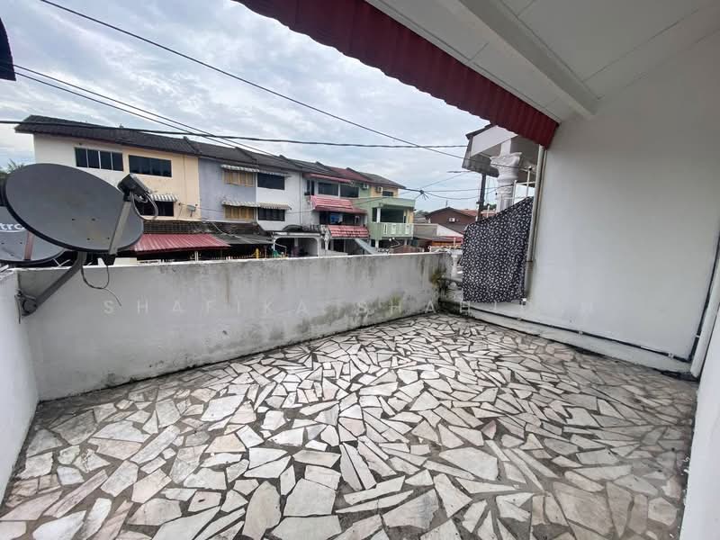 3-storey Terraced House for Sale in Taman Sri Muda (Shah Alam) - Shafika Shahidin - Balcony - PropertyGuru.com.my