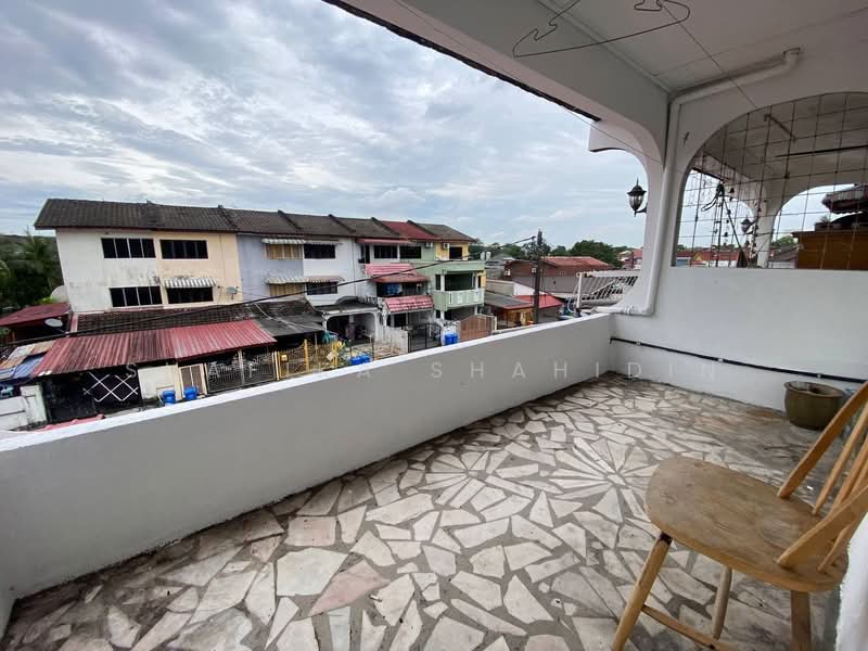 3-storey Terraced House for Sale in Taman Sri Muda (Shah Alam) - Shafika Shahidin - Balcony - PropertyGuru.com.my