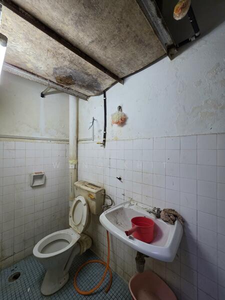 Shop / Office for Sale in Ampang (Kuala Lumpur) - Weng Khit - Bathroom - PropertyGuru.com.my