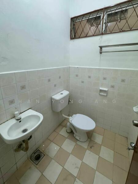 1-storey Terraced House for Sale in Taman Senai Utama (Kulai) - Han Yong Ang - Bathroom - PropertyGuru.com.my