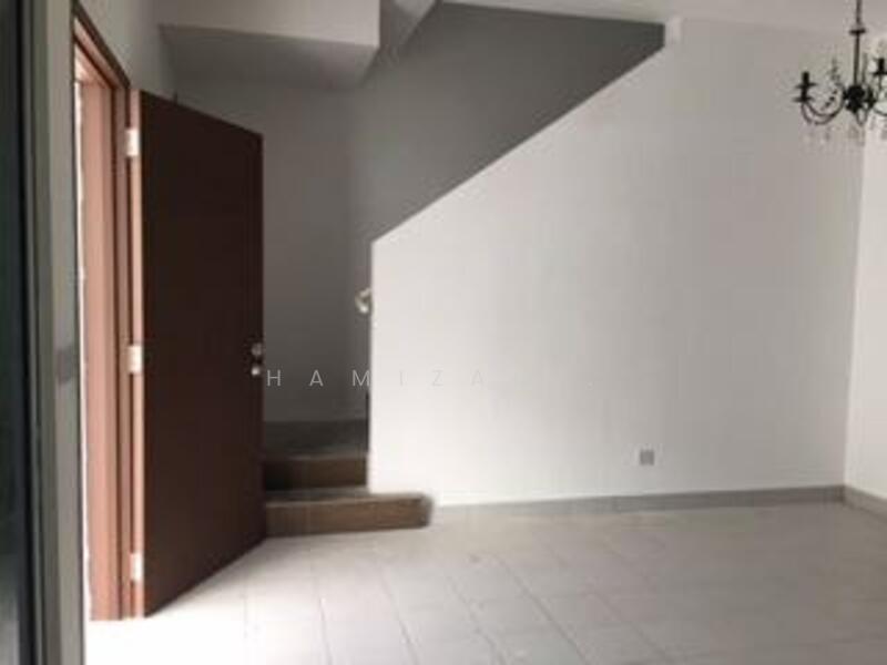 Terraced House for Rent in Bandar Mahkota Banting (Tanjong Duabelas) - Hamizah . - Entrance - PropertyGuru.com.my