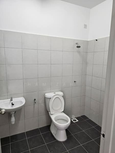 Terraced House for Rent in Bandar Mahkota Banting (Tanjong Duabelas) - Hamizah . - Bathroom - PropertyGuru.com.my