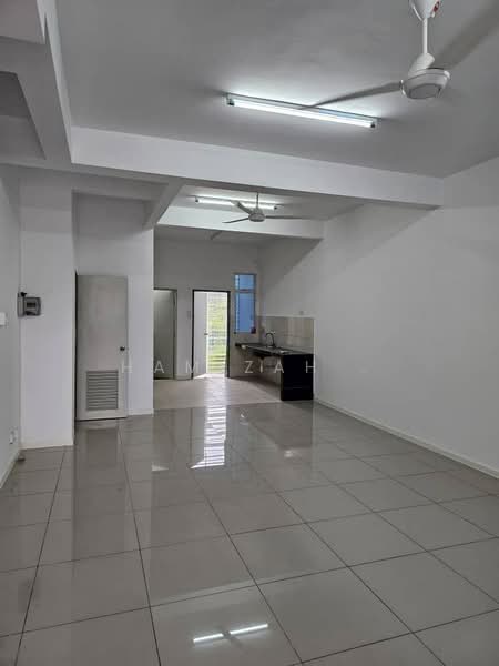 Terraced House for Rent in Bandar Mahkota Banting (Tanjong Duabelas) - Hamizah . - Kitchen - PropertyGuru.com.my