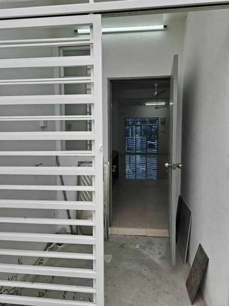 Terraced House for Rent in Bandar Mahkota Banting (Tanjong Duabelas) - Hamizah . - Entrance - PropertyGuru.com.my