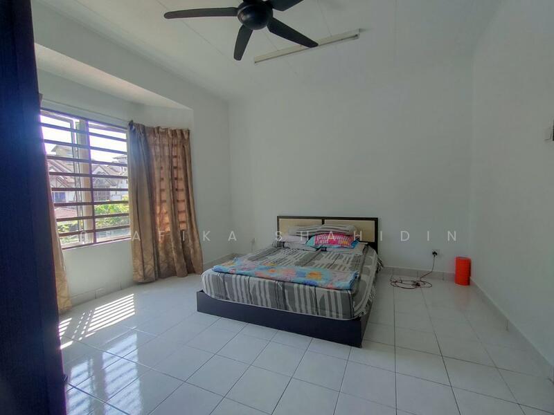 Taman Bukit Subang untuk Untuk Dijual - RM 615,000, Feb 2026 - Bedroom - PropertyGuru.com.my