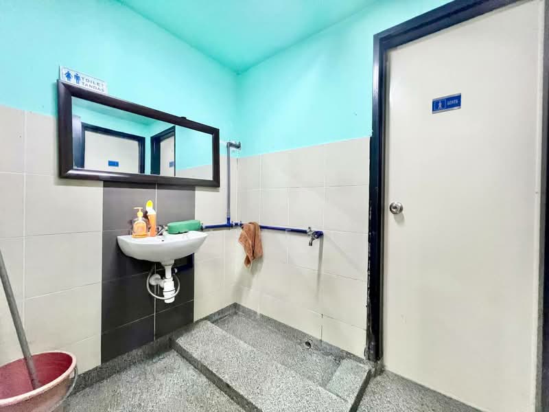 Shop for Rent in Bandar Baru Bangi (Selangor) - Nurashekin . - Bathroom - PropertyGuru.com.my