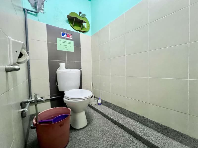 Shop for Rent in Bandar Baru Bangi (Selangor) - Nurashekin . - Bathroom - PropertyGuru.com.my