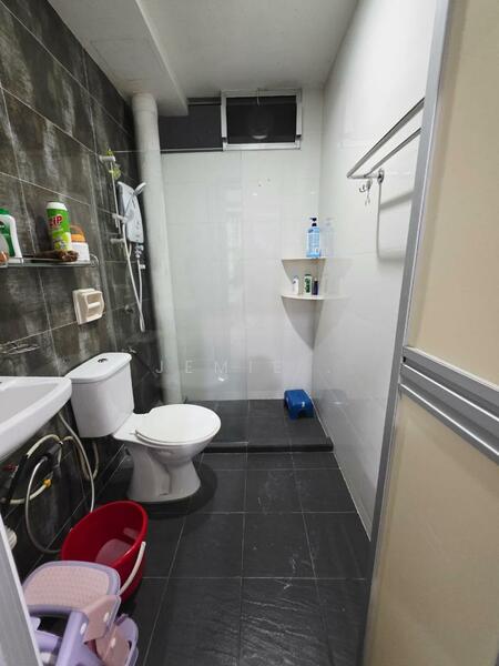 Apartment for Sale at Lake View Suites - Jemie . - Bathroom - PropertyGuru.com.my