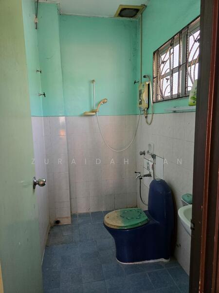 Semi-Detached House for Rent in Bandar Bukit Mahkota (Bangi) - Zuraidah Dan - Bathroom - PropertyGuru.com.my