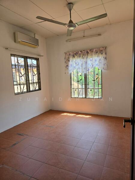 Semi-Detached House for Rent in Bandar Bukit Mahkota (Bangi) - Zuraidah Dan - Bedroom - PropertyGuru.com.my