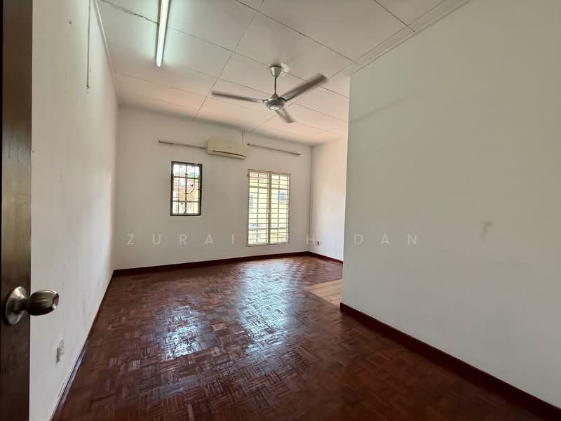 Semi-Detached House for Rent in Bandar Bukit Mahkota (Bangi) - Zuraidah Dan - Bedroom - PropertyGuru.com.my
