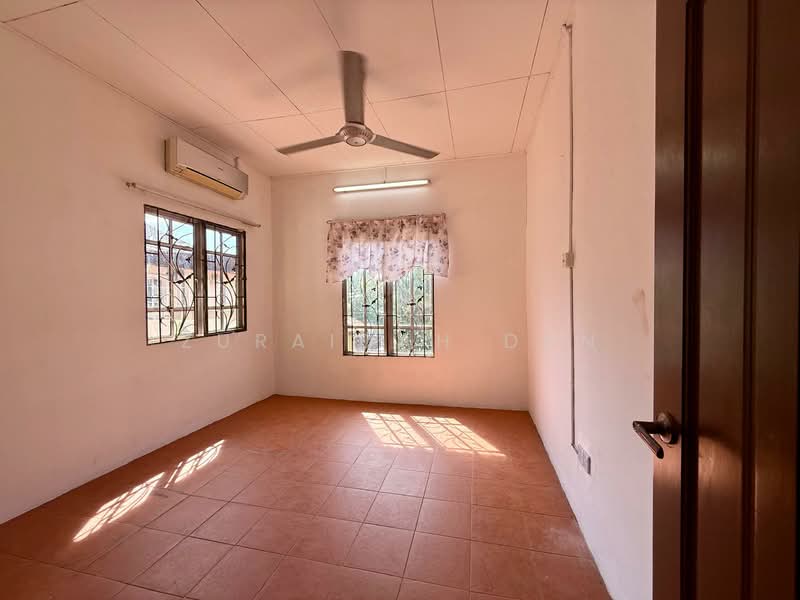Semi-Detached House for Rent in Bandar Bukit Mahkota (Bangi) - Zuraidah Dan - Bedroom - PropertyGuru.com.my