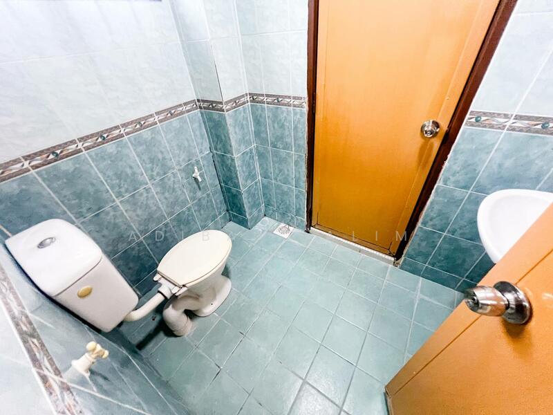 Taman Pinggiran Saujana untuk Untuk Dijual - RM 570,000, Mac 2026 - Bathroom - PropertyGuru.com.my