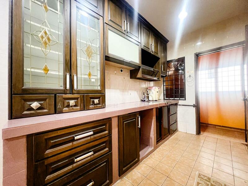 Taman Pinggiran Saujana untuk Untuk Dijual - RM 570,000, Mac 2026 - Kitchen - PropertyGuru.com.my