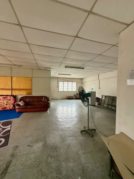 Factory for Rent in Taman Perindustrian Tampoi Jaya (Tampoi) - Jemie . - Living Room - PropertyGuru.com.my