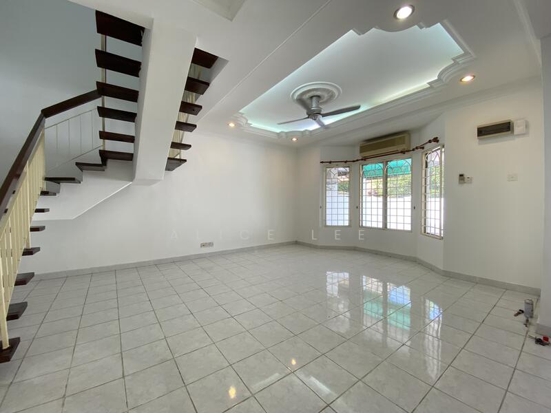 Bandar Kinrara untuk Untuk Disewa - RM 2,200 /bulan, Mac 2026 - Living Room - PropertyGuru.com.my