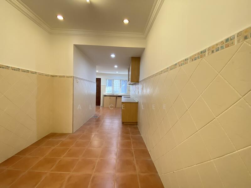 Bandar Kinrara untuk Untuk Disewa - RM 2,200 /bulan, Mac 2026 - Kitchen - PropertyGuru.com.my