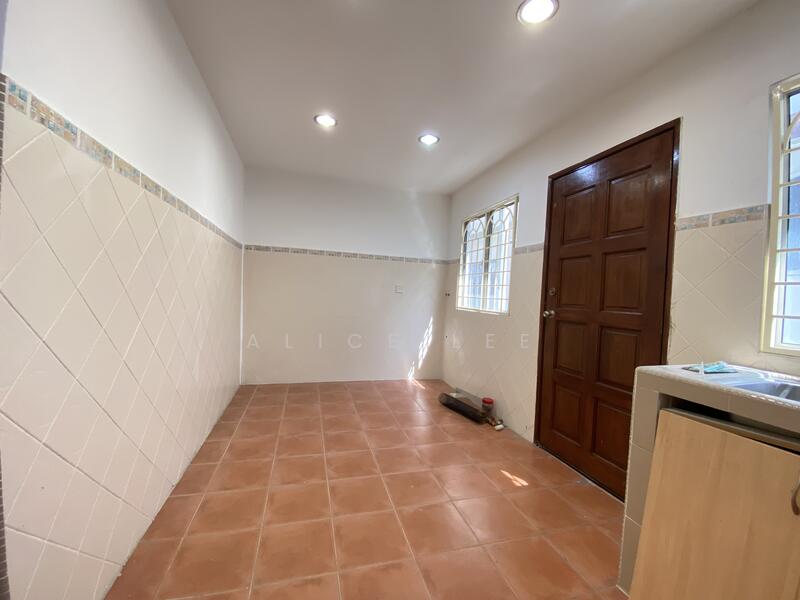 Bandar Kinrara untuk Untuk Disewa - RM 2,200 /bulan, Mac 2026 - Kitchen - PropertyGuru.com.my