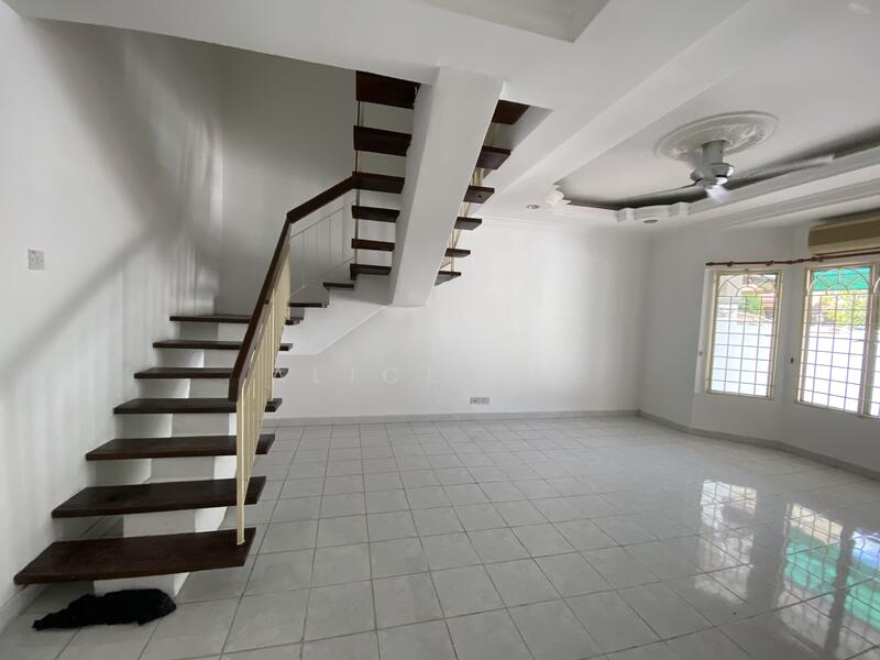 Bandar Kinrara untuk Untuk Disewa - RM 2,200 /bulan, Mac 2026 - Living Room - PropertyGuru.com.my