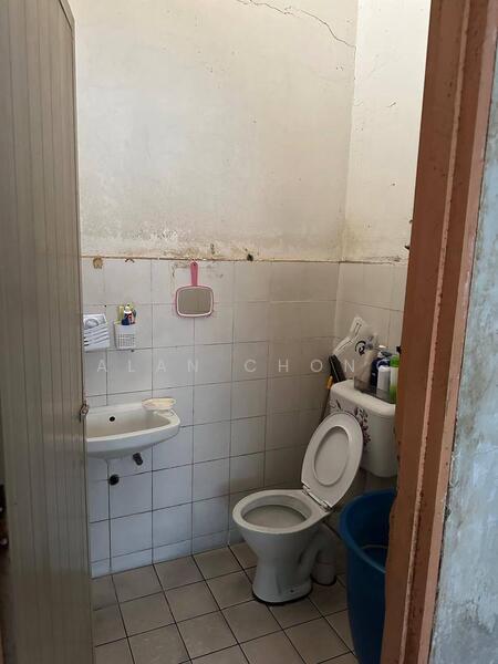 Jalan Bacang 12 untuk Untuk Dijual - RM 400,000, Feb 2026 - Bathroom - PropertyGuru.com.my
