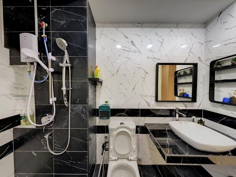 Condominium for Rent at QuayWest Residence - Jerry So - Bathroom - PropertyGuru.com.my