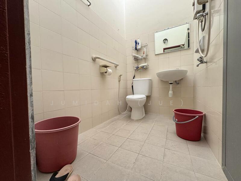 1-storey Terraced House for Sale in Petaling Jaya (Selangor) - JUMIDAH (JUE) - Bathroom - PropertyGuru.com.my