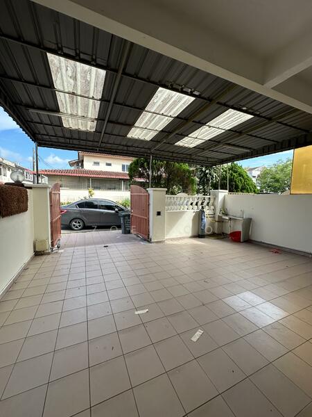 1-storey Terraced House for Sale in Taman Puteri Wangsa (Ulu Tiram) - Zoe Soo - Garage-车房 - PropertyGuru.com.my