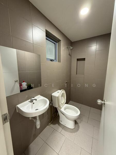Sky Awani Residensi 3 untuk Untuk Disewa - RM 1,600 /bulan, Feb 2026 - Bathroom - PropertyGuru.com.my