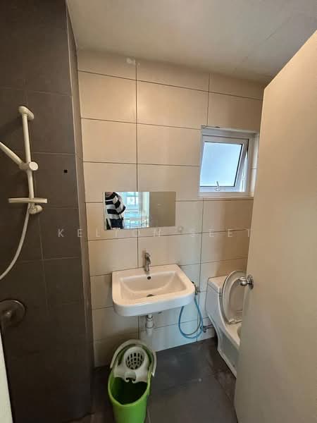 Condominium for Sale at The Holmes 1 - Kelton Seet - Bathroom - PropertyGuru.com.my