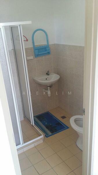 Condominium for Rent at Marina Tower (Ratu Mutiara) - Alex Lim - Bathroom - PropertyGuru.com.my