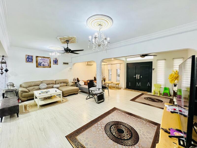 RENOVATED EXTENDED Double Storey Terrace Taman Selayang Indah untuk Untuk Dijual - RM 800,000, Feb 2026 - Living Room - PropertyGuru.com.my
