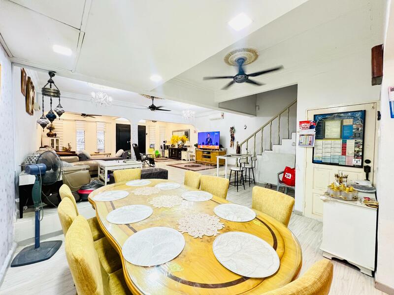 RENOVATED EXTENDED Double Storey Terrace Taman Selayang Indah untuk Untuk Dijual - RM 800,000, Feb 2026 - Living Room - PropertyGuru.com.my