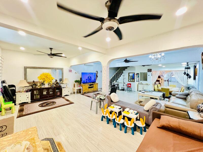 RENOVATED EXTENDED Double Storey Terrace Taman Selayang Indah untuk Untuk Dijual - RM 800,000, Feb 2026 - Living Room - PropertyGuru.com.my