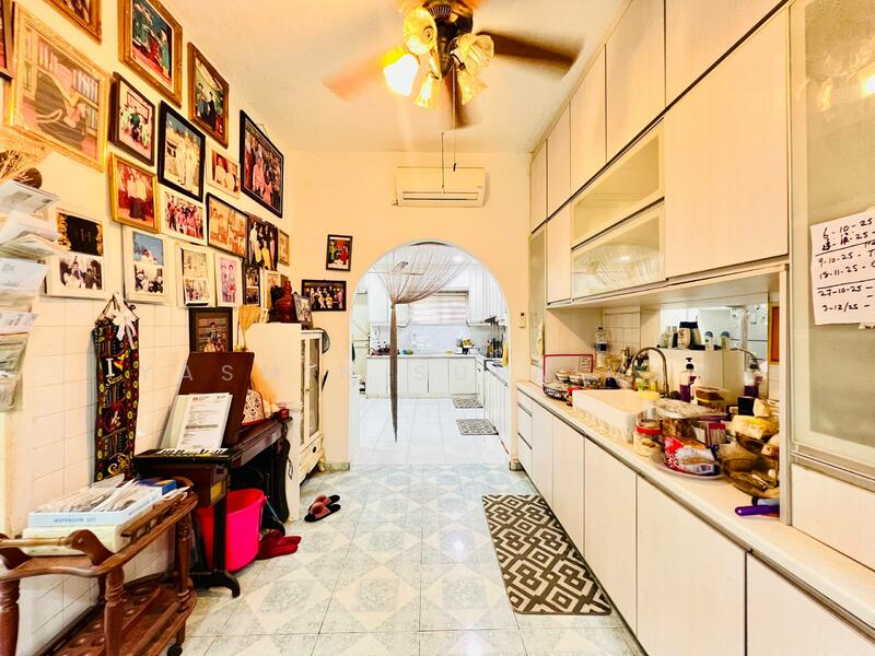 RENOVATED EXTENDED Double Storey Terrace Taman Selayang Indah untuk Untuk Dijual - RM 800,000, Feb 2026 - Kitchen - PropertyGuru.com.my